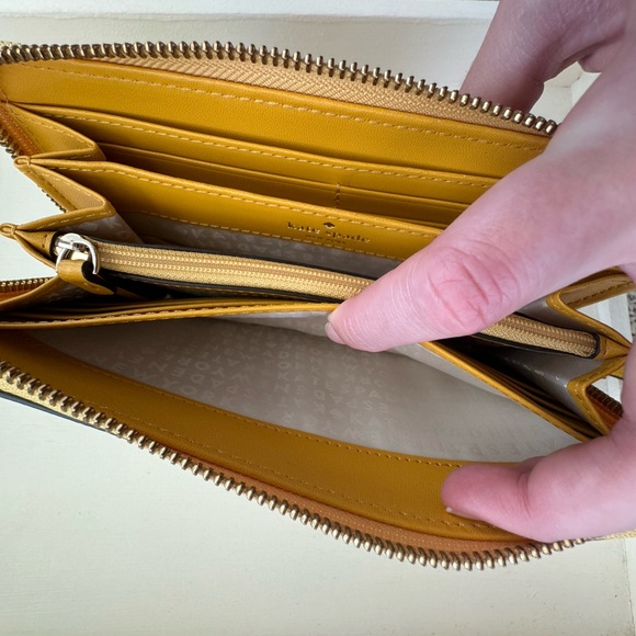 Kate Spade Full Zip Wallet - Picture 9 of 11
